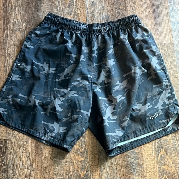 Men’s Mitre Shorts - Picture 1 of 4